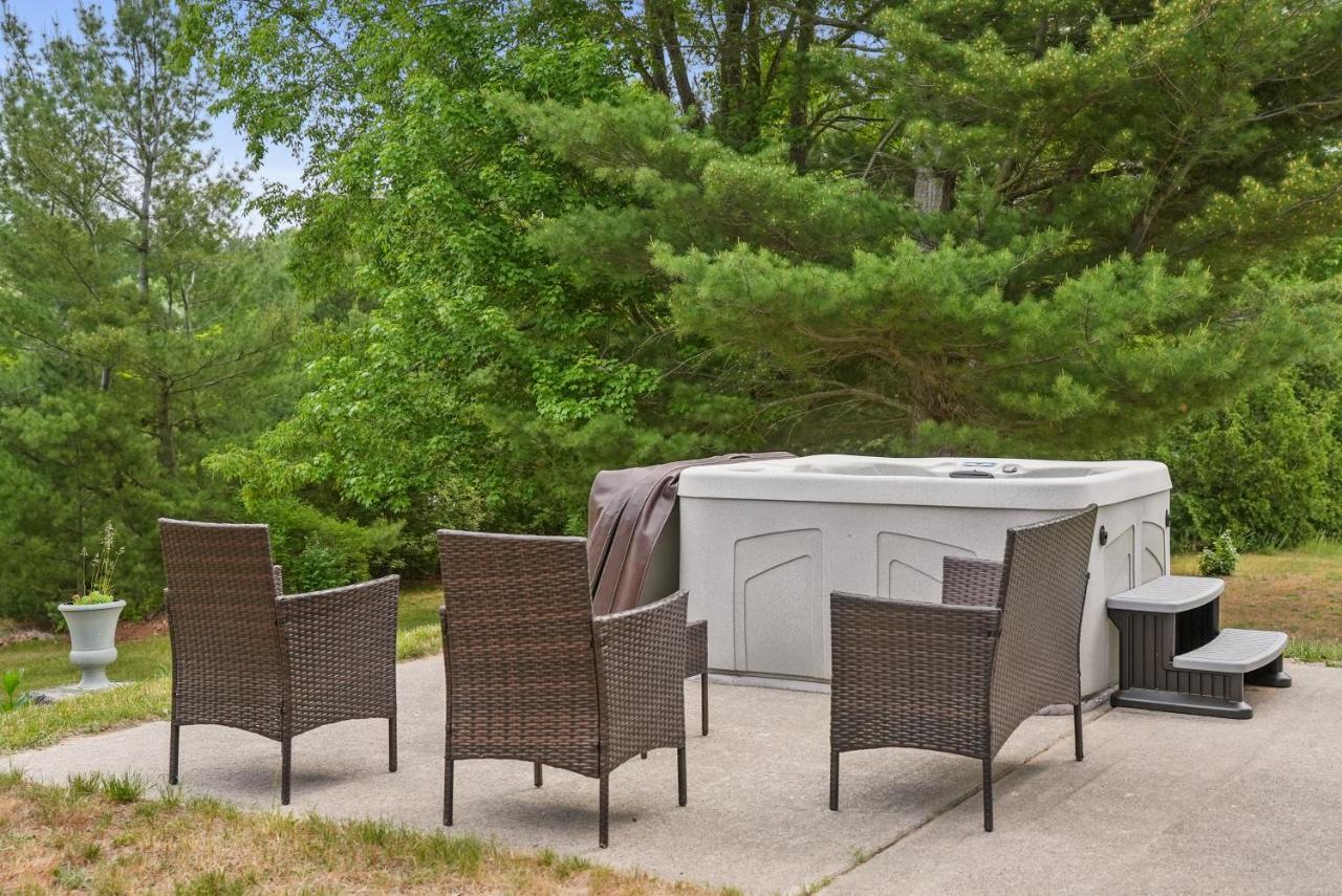 Long Lake Retreat- Hot Tub, Pool Table, Firepit Traverse City Luaran gambar